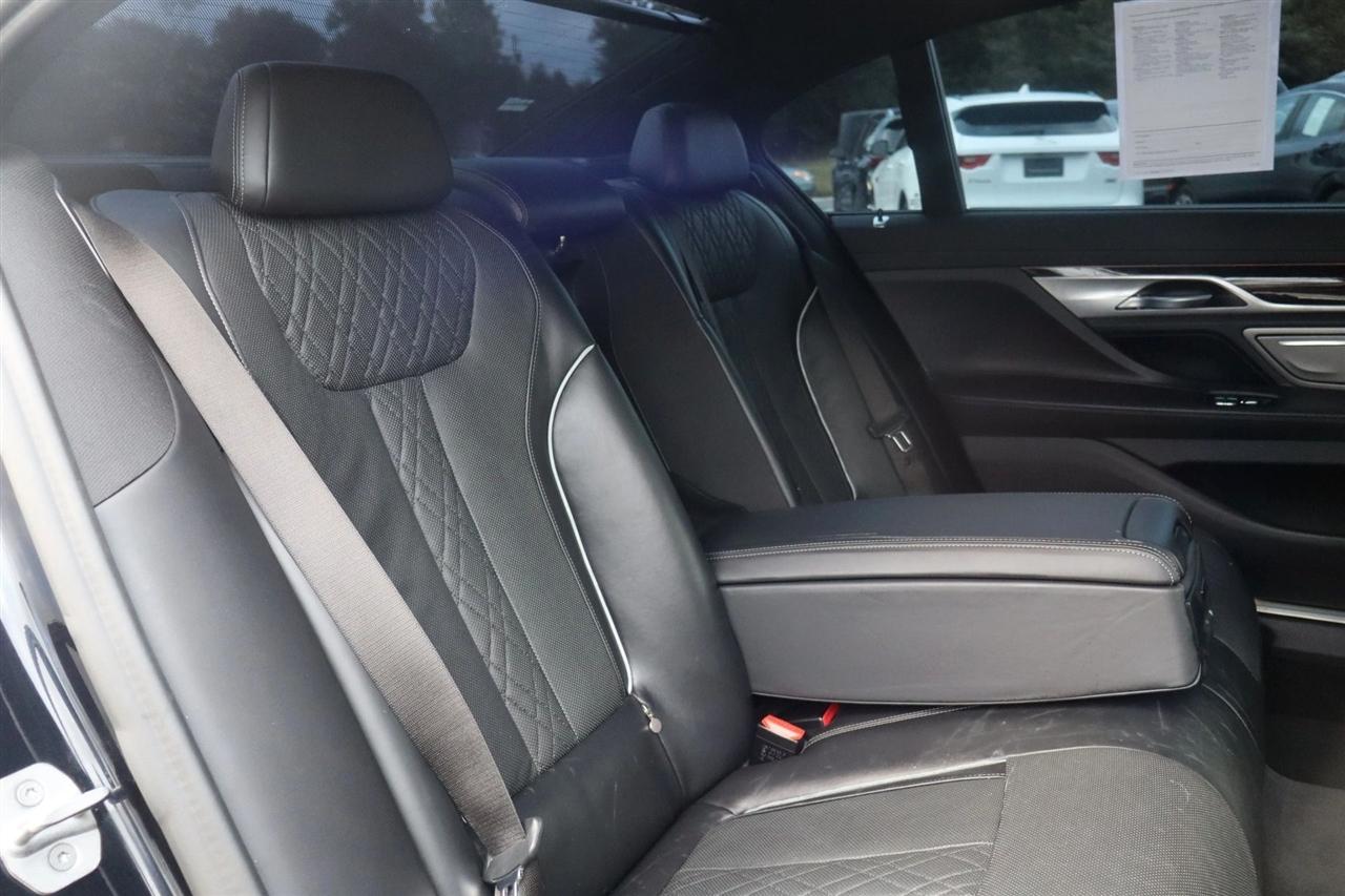 BMW 7-Series  2021