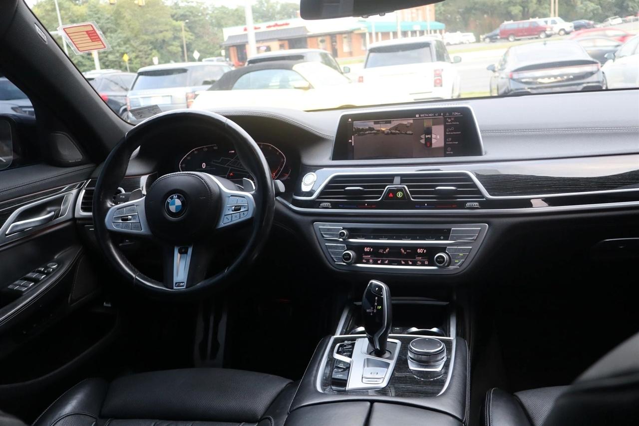 BMW 7-Series  2021