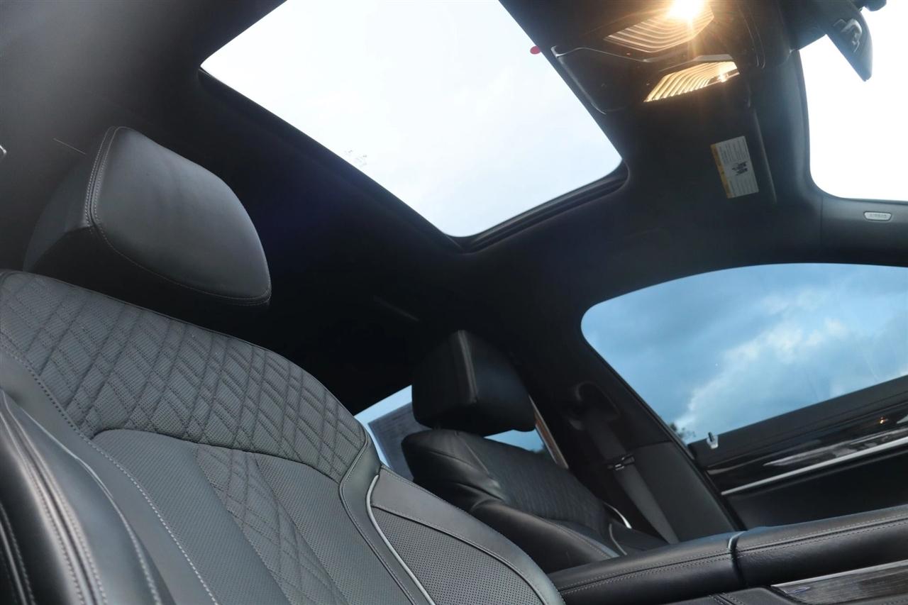 BMW 7-Series  2021