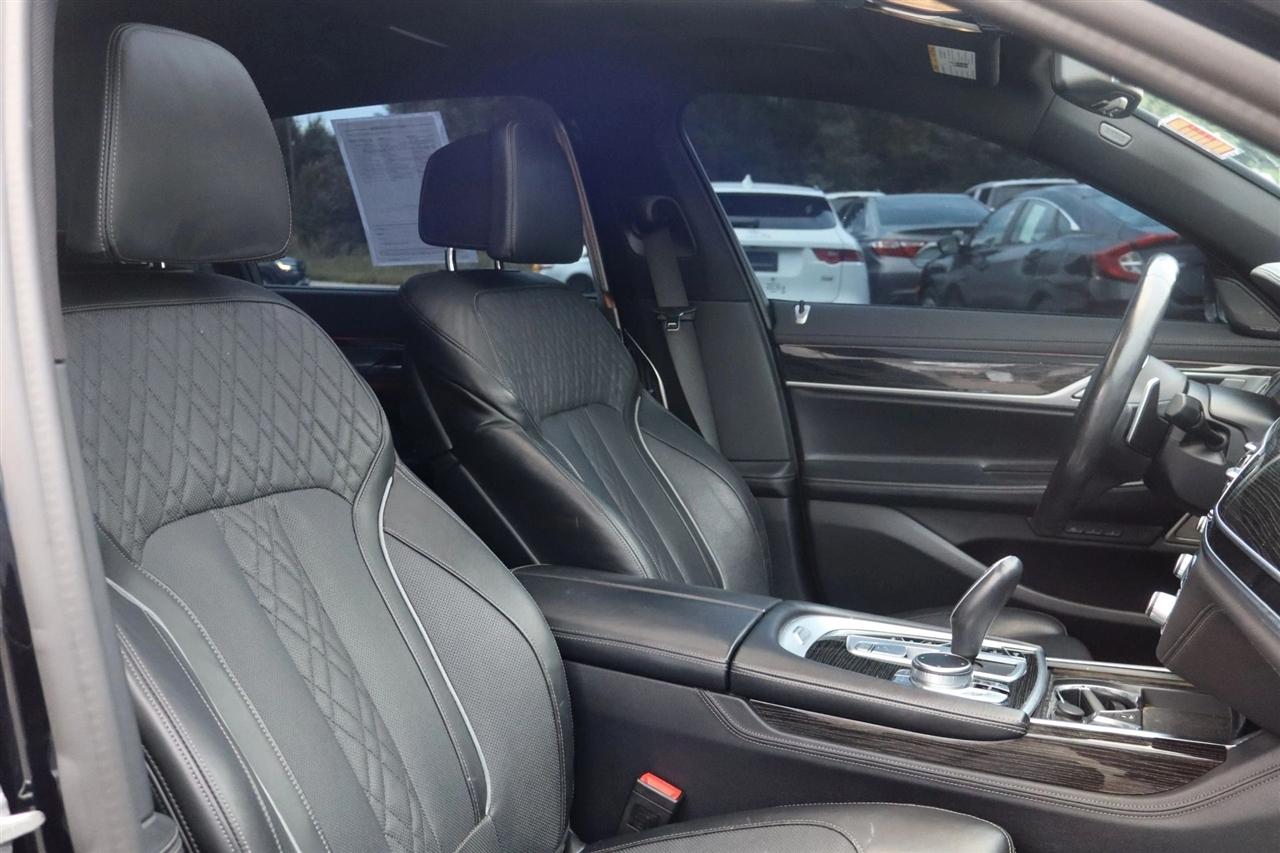 BMW 7-Series  2021
