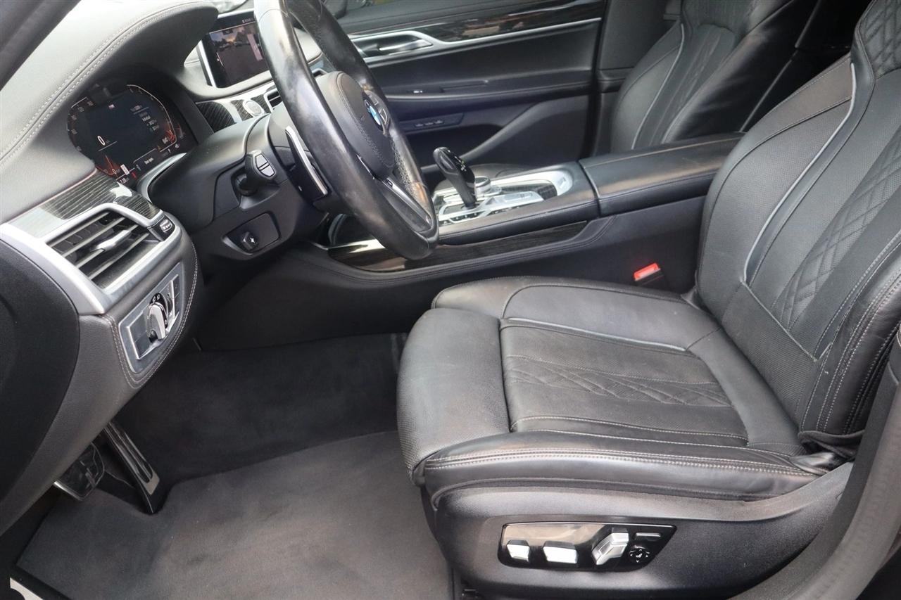 BMW 7-Series  2021