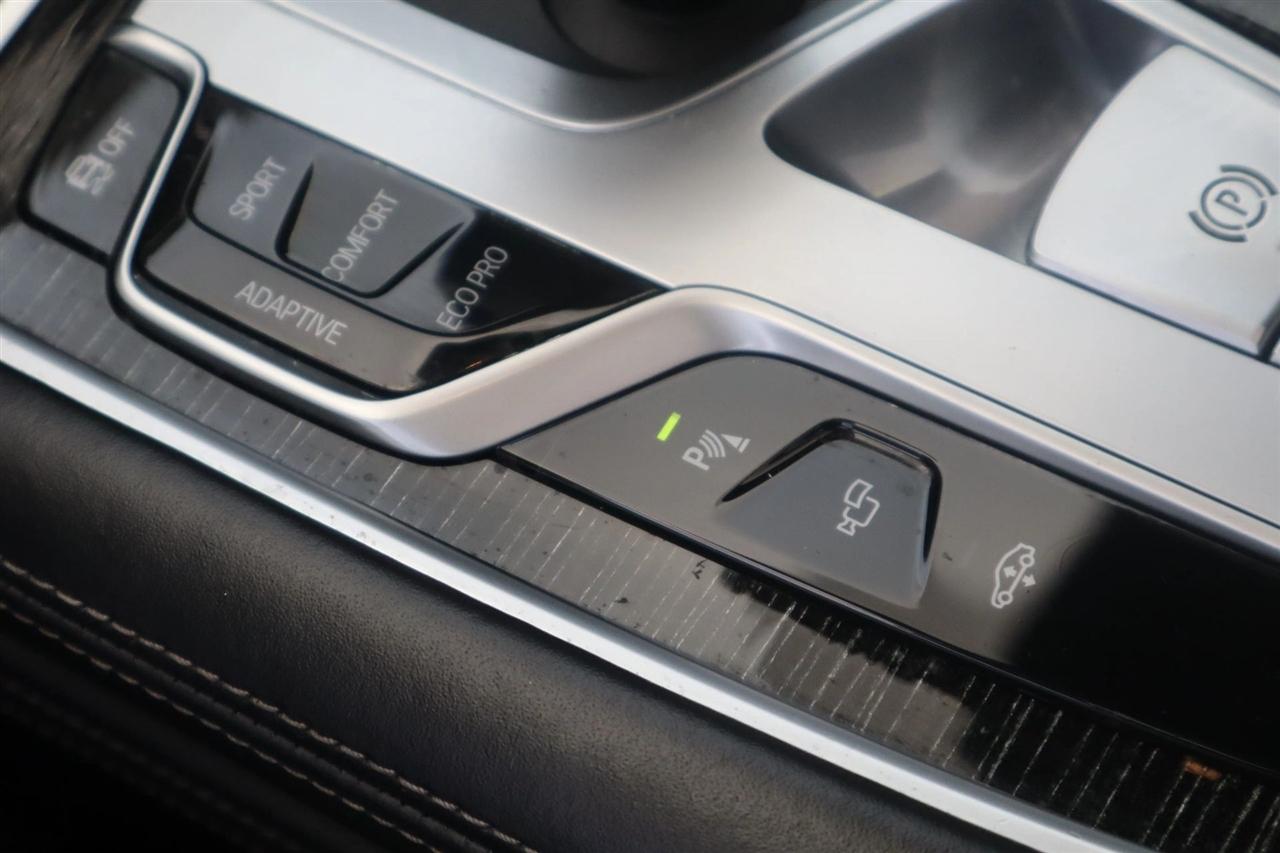BMW 7-Series  2021