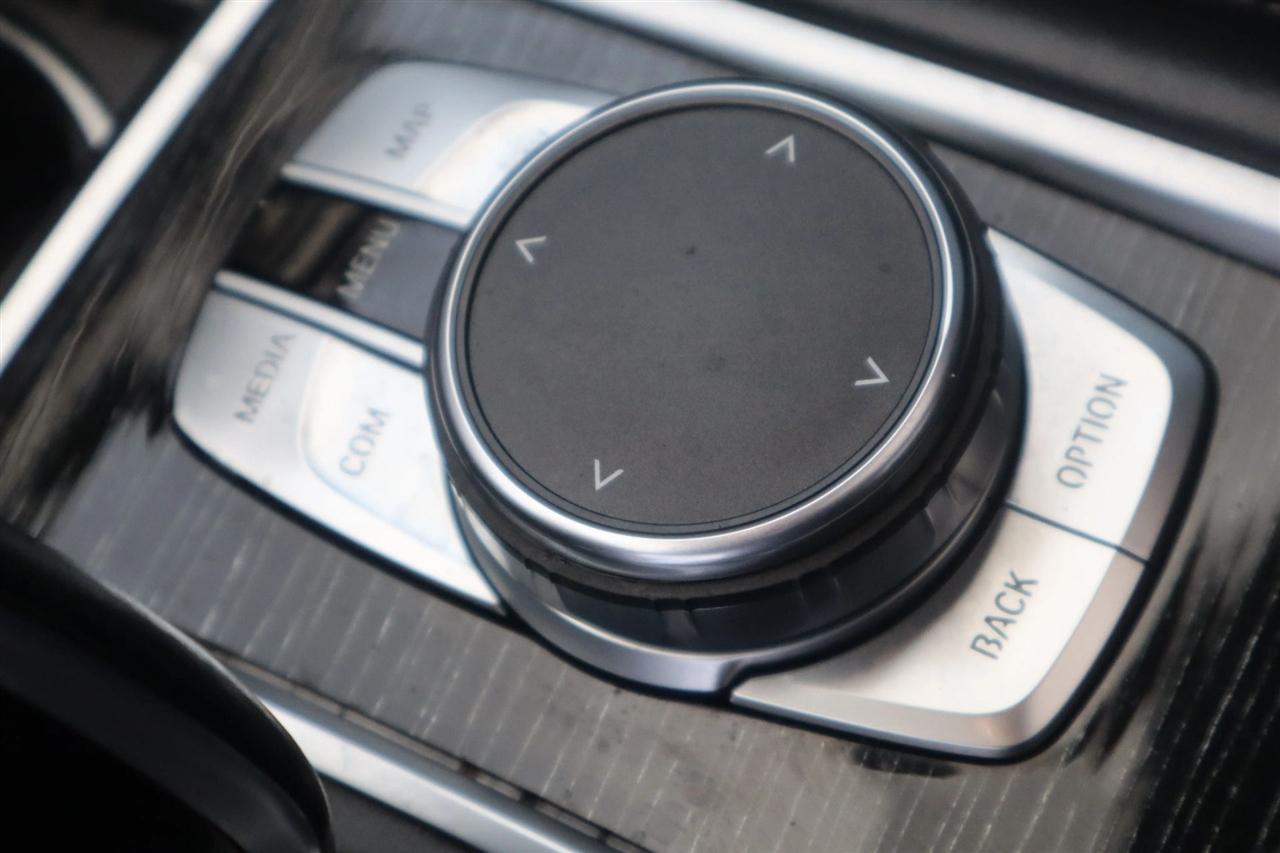 BMW 7-Series  2021