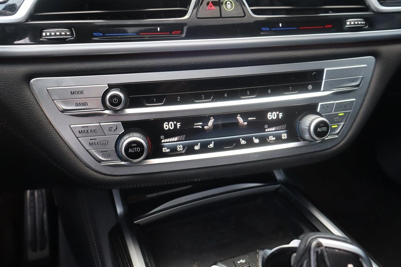 BMW 7-Series  2021