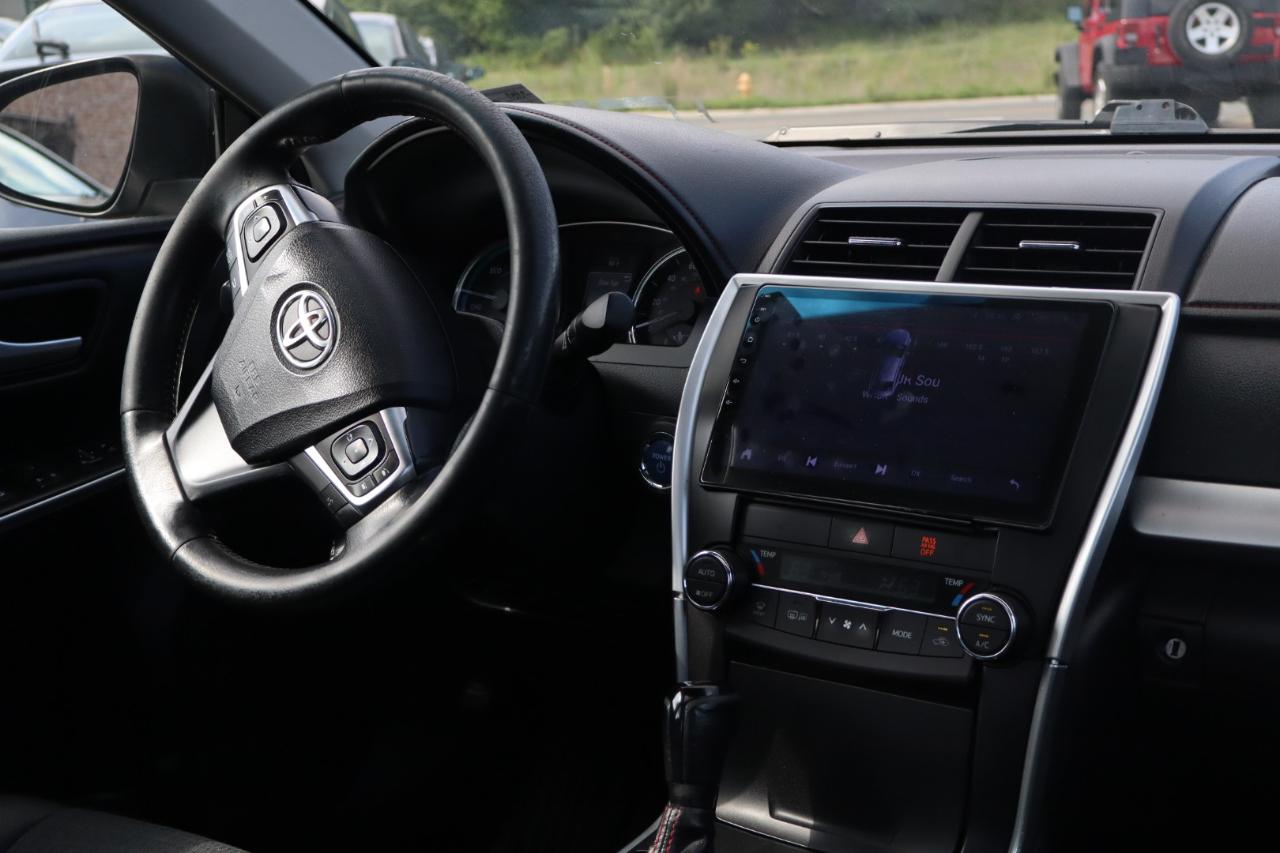 Toyota Camry Hybrid SE 2015