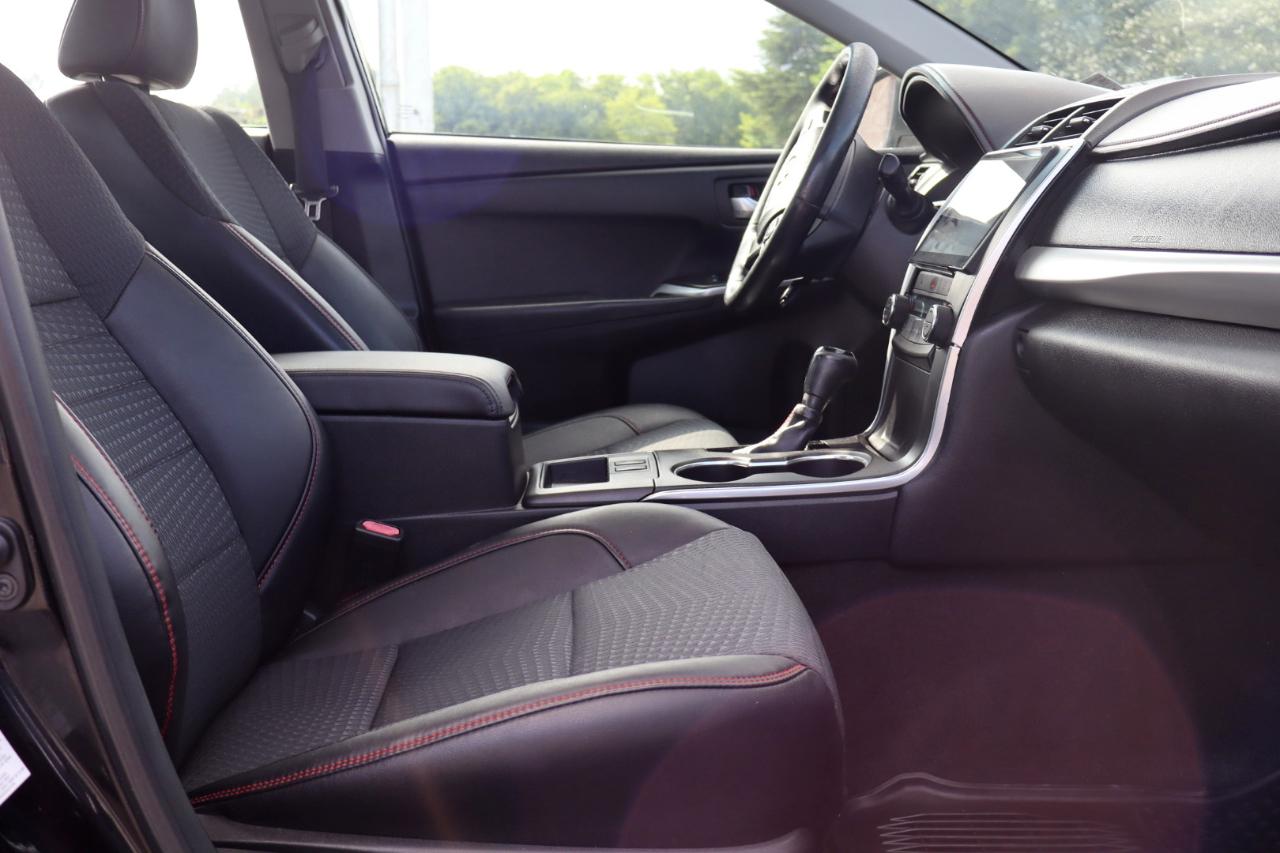 Toyota Camry Hybrid SE 2015