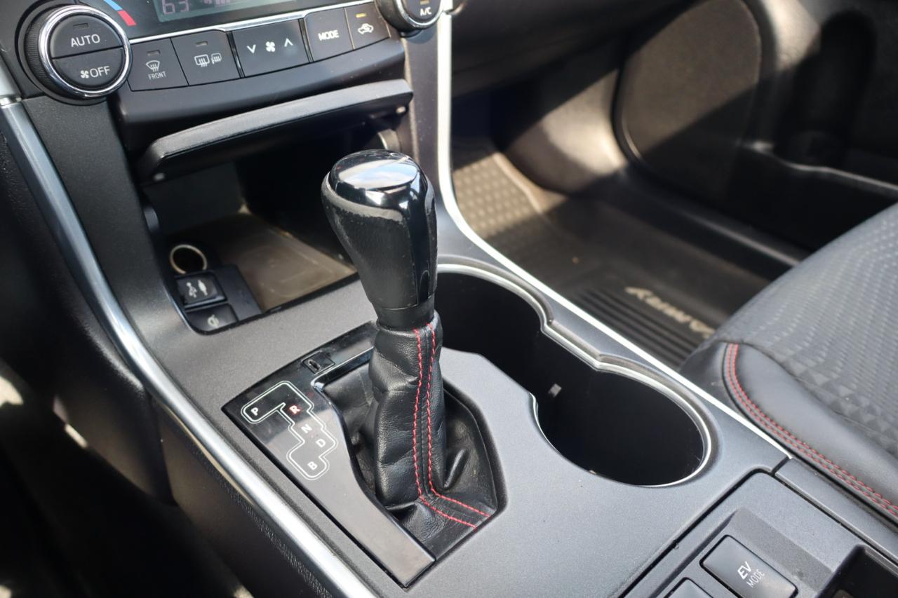 Toyota Camry Hybrid SE 2015