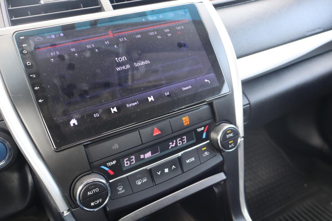 Toyota Camry Hybrid SE 2015