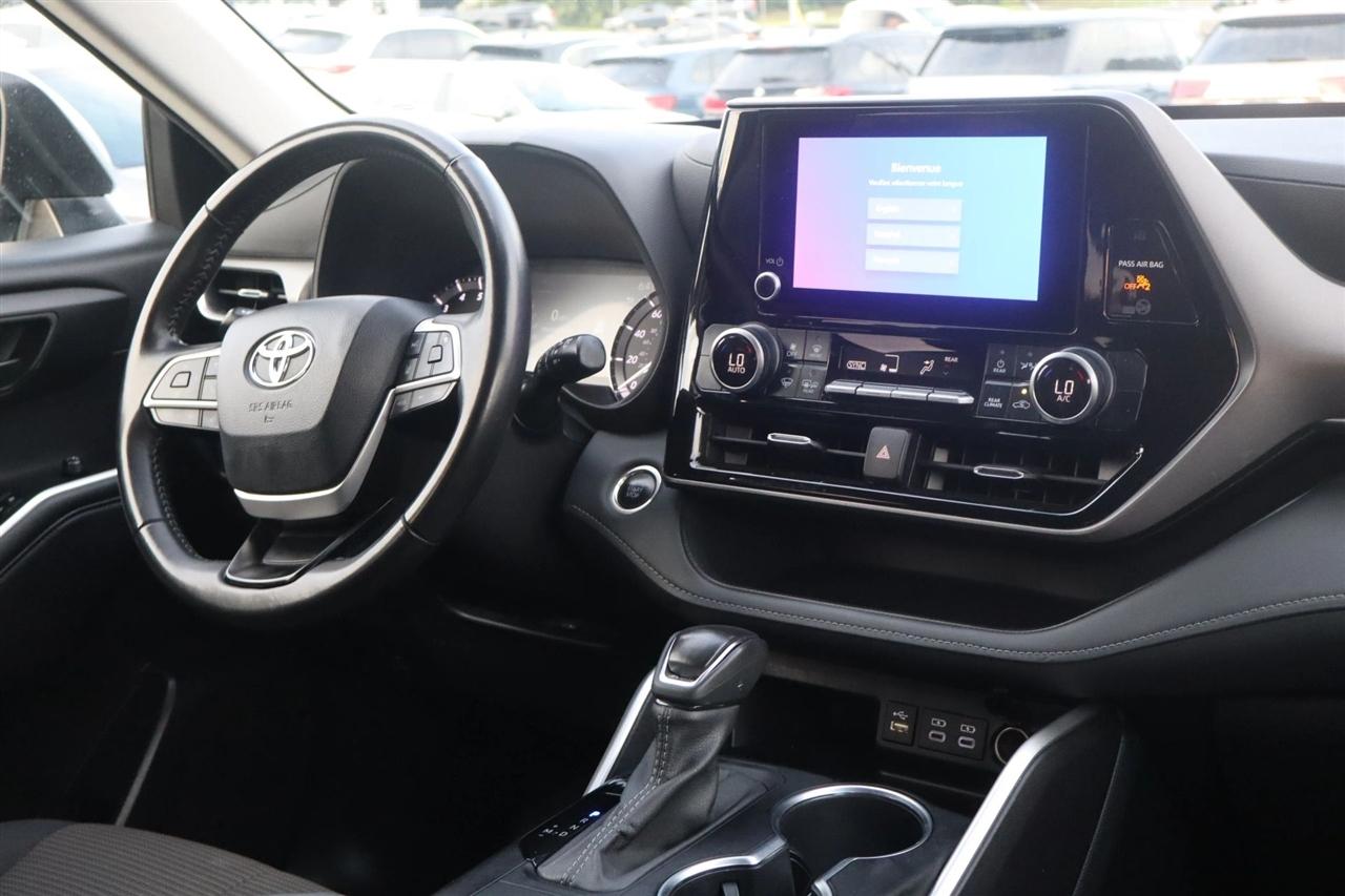 2025 Toyota Highlander LE - Photo 16