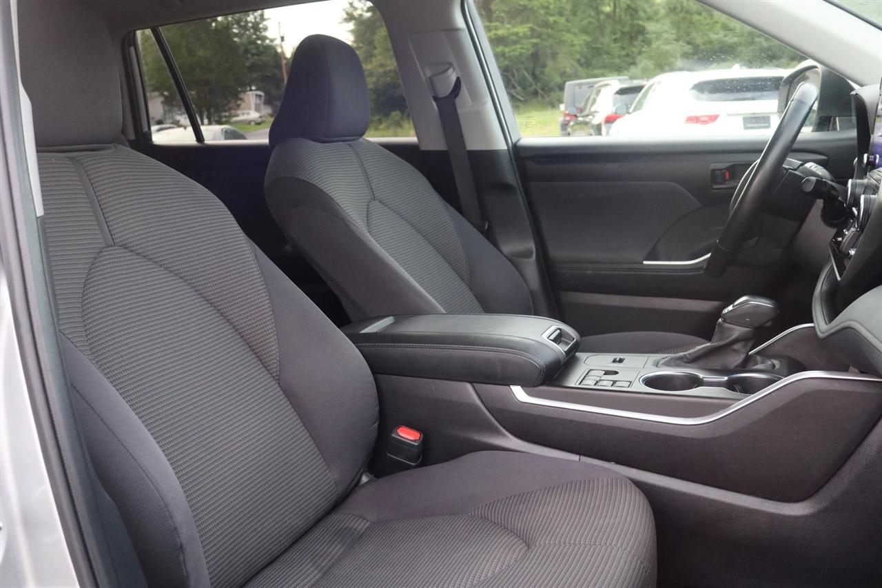 2025 Toyota Highlander LE - Photo 17