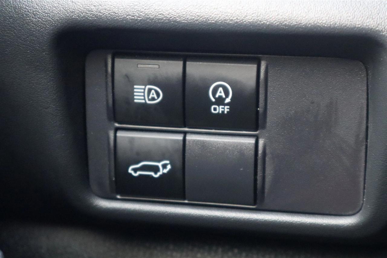 2025 Toyota Highlander LE - Photo 21
