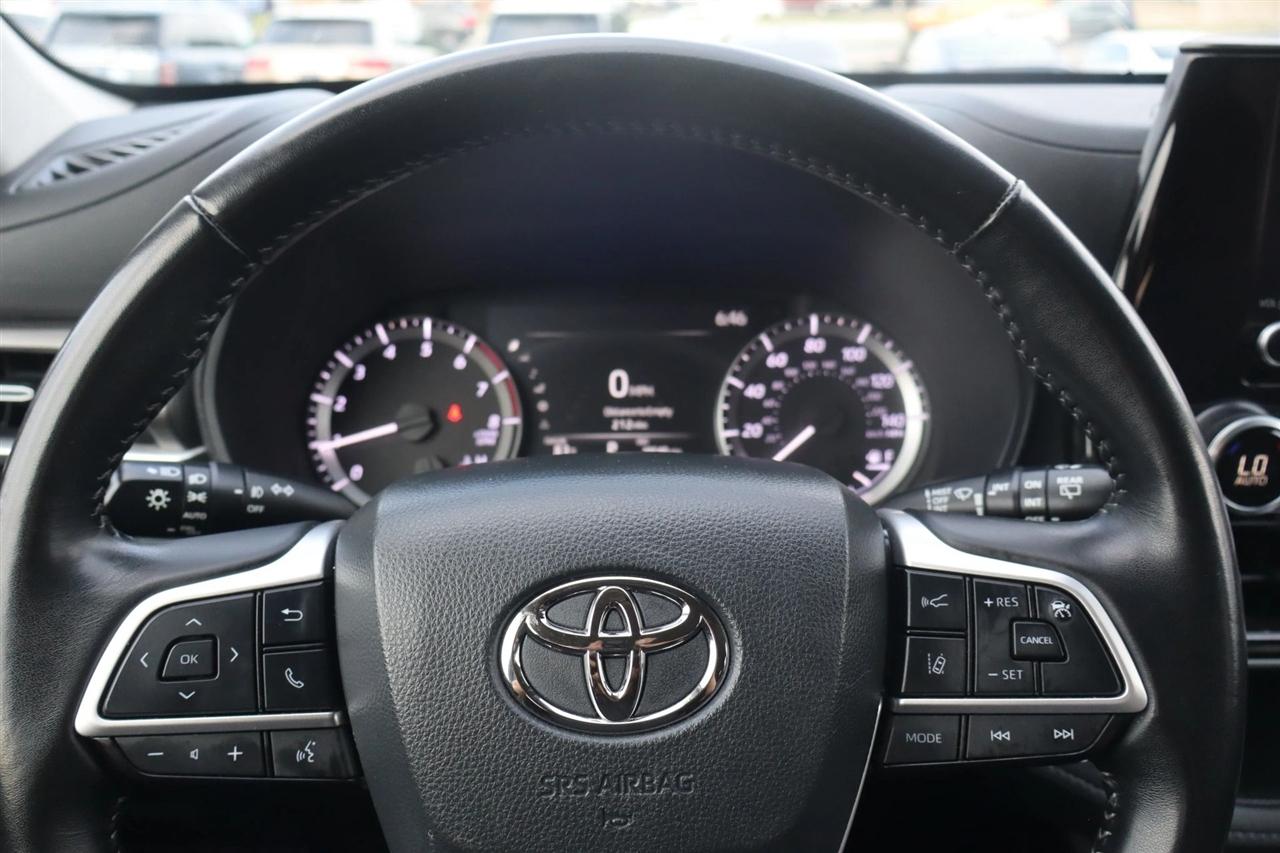 2025 Toyota Highlander LE - Photo 29