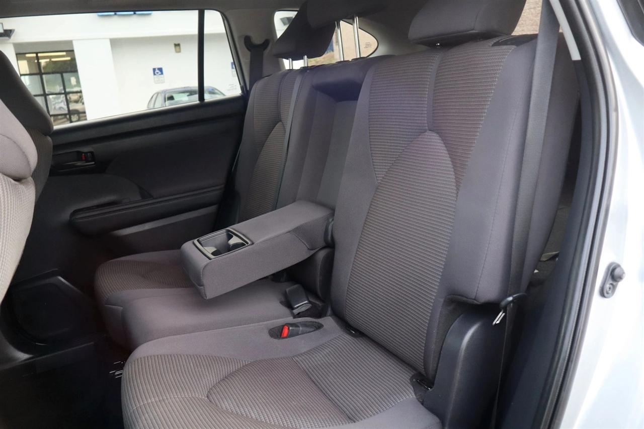 Toyota Highlander LE 4D SUV FWD 2025