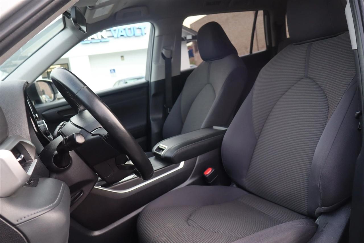 Toyota Highlander LE 4D SUV FWD 2025