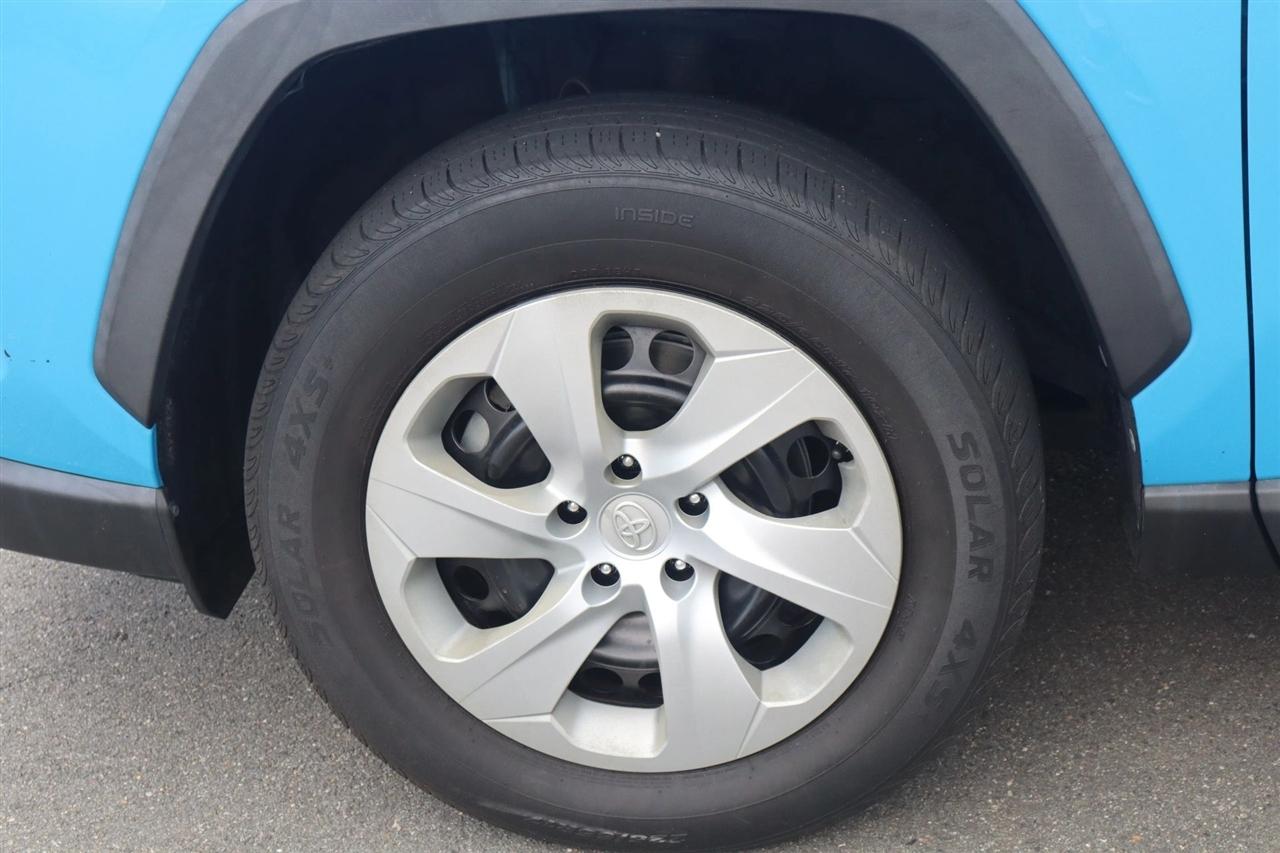 Toyota RAV4 LE 2020