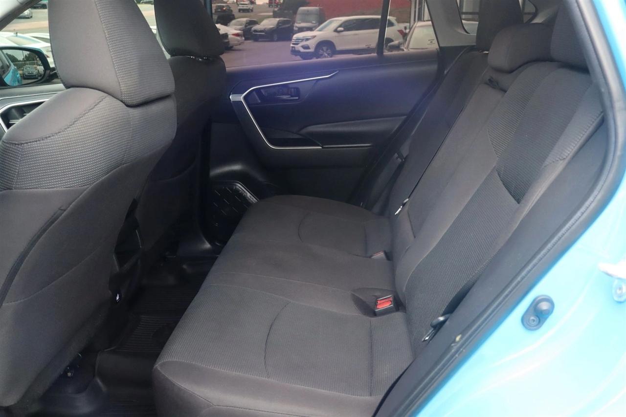 Toyota RAV4 LE 2020