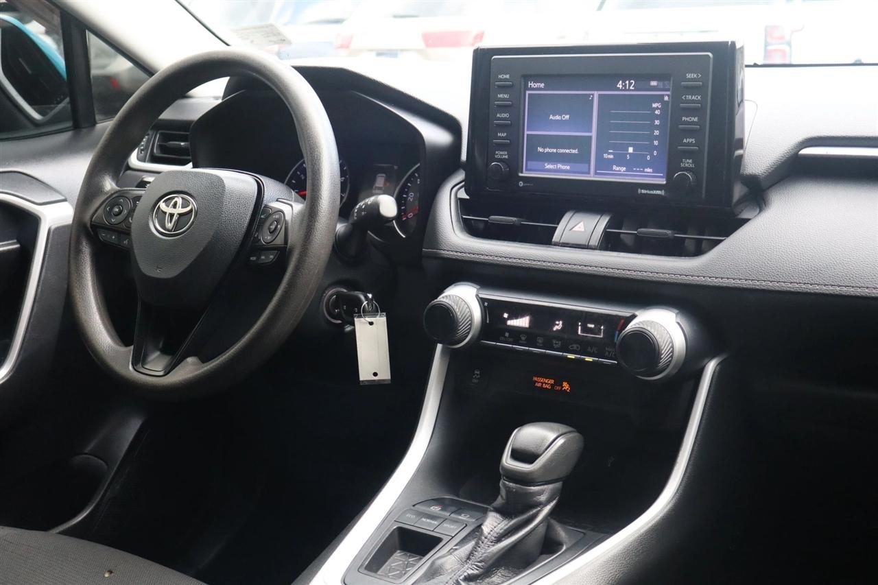 Toyota RAV4 LE 2020