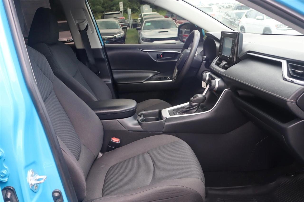 Toyota RAV4 LE 2020