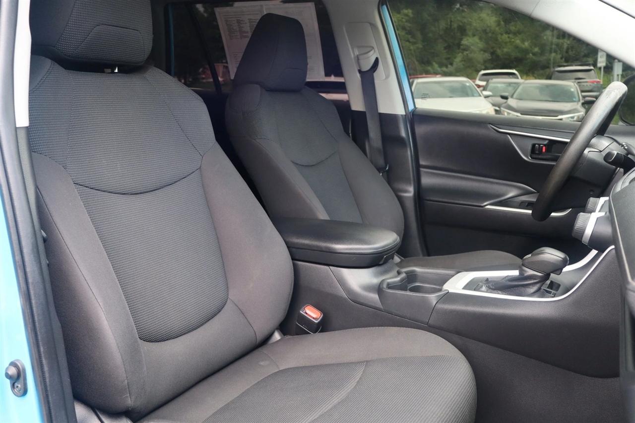 Toyota RAV4 LE 2020