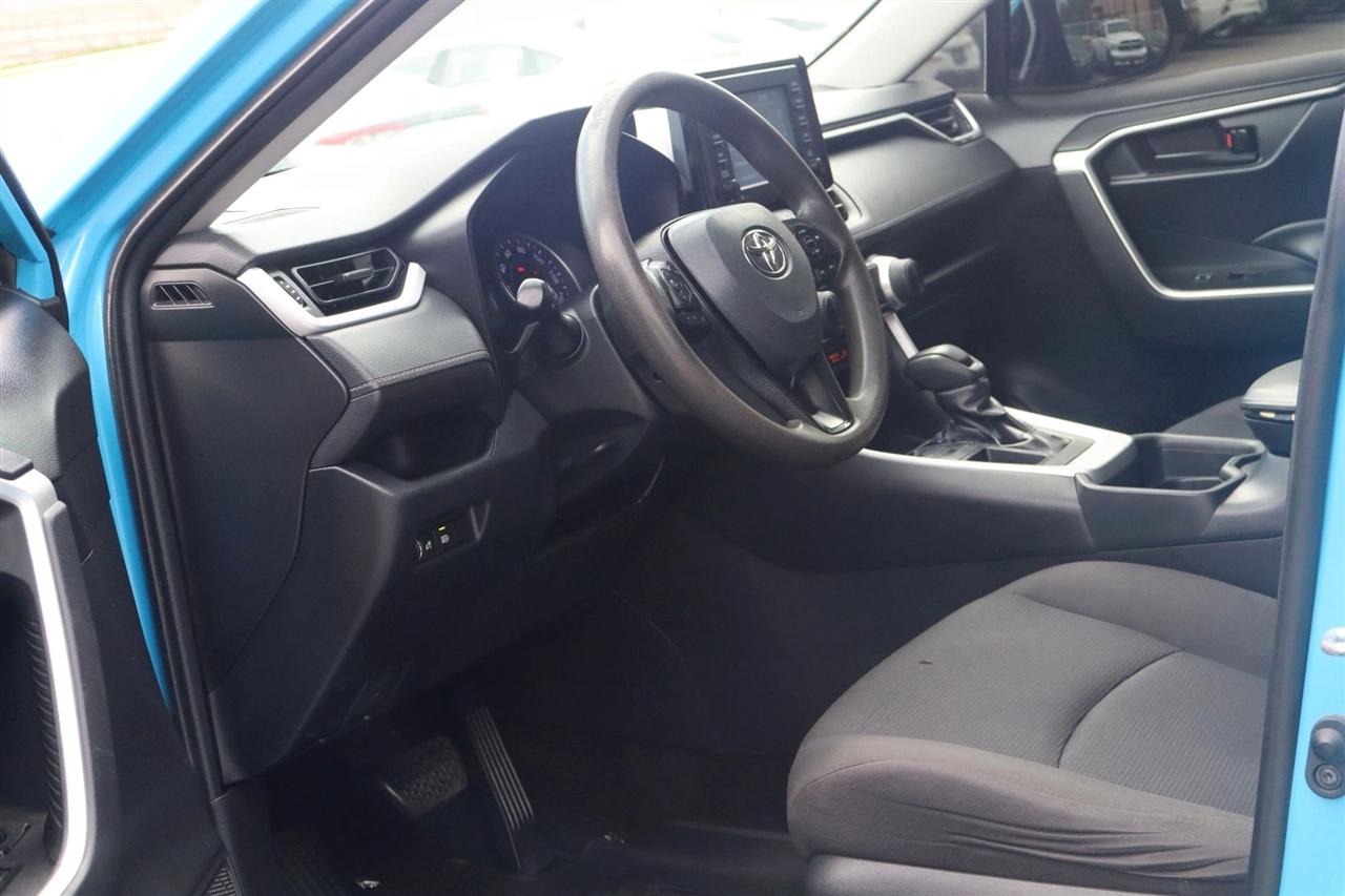 Toyota RAV4 LE 2020