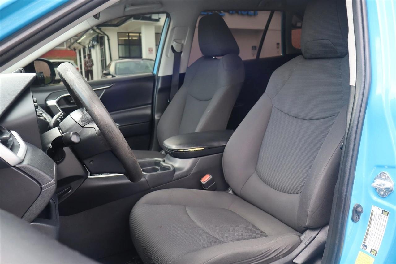 Toyota RAV4 LE 2020
