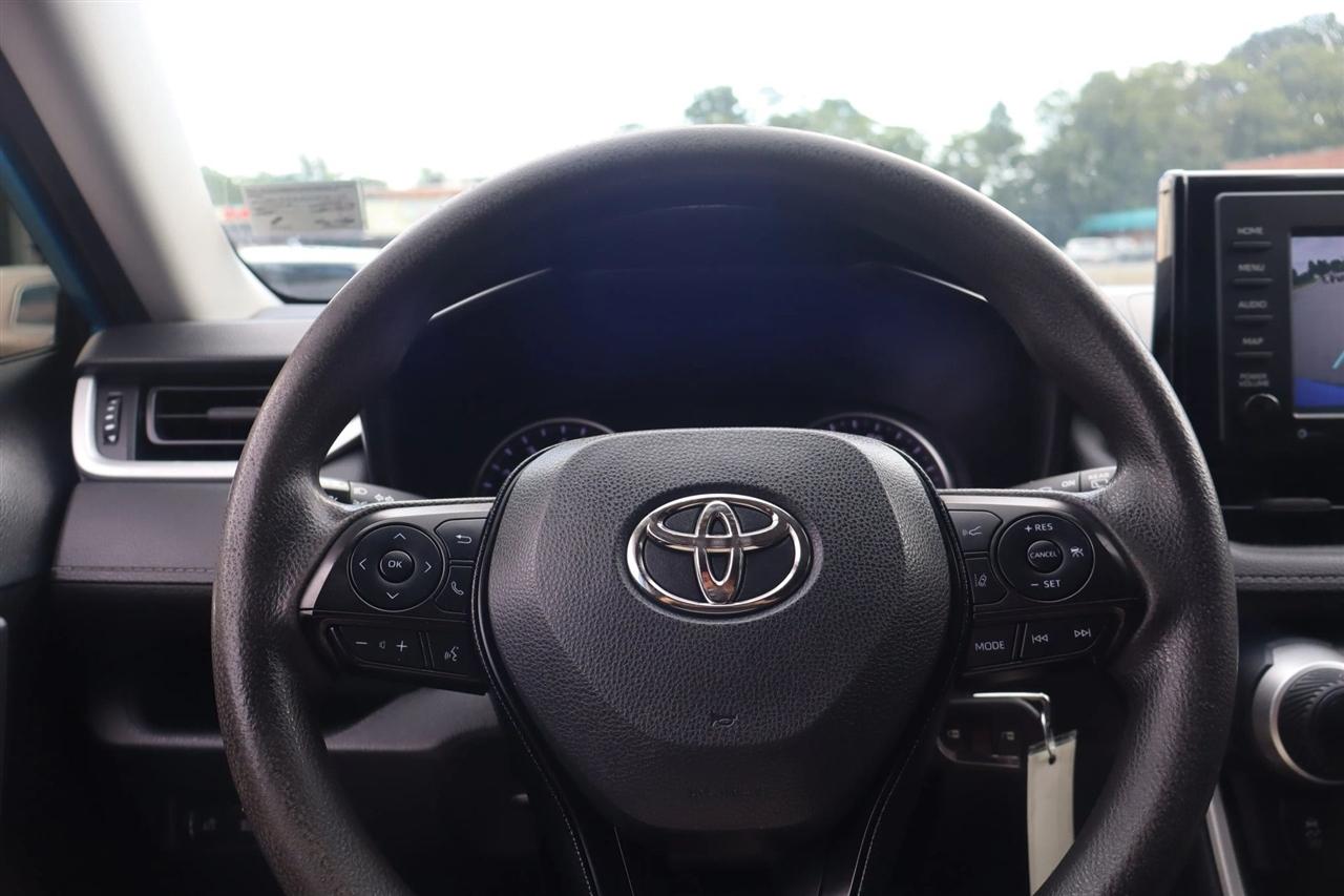 Toyota RAV4 LE 2020