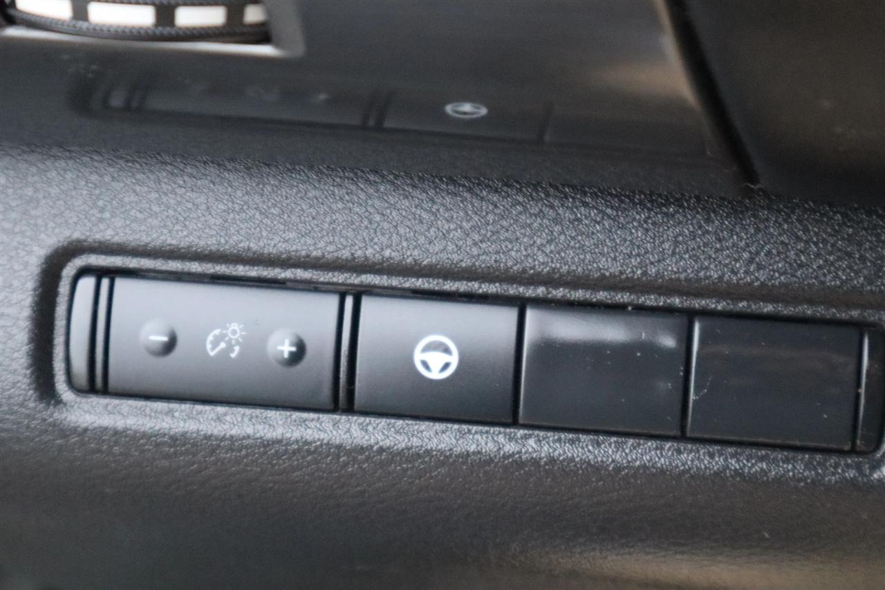 Nissan Pathfinder SV 4WD 2023