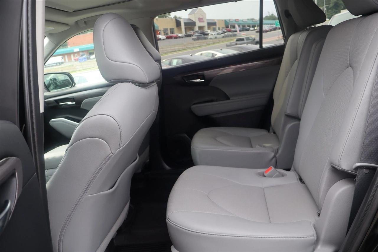 Toyota Highlander Limited AWD V6 2021