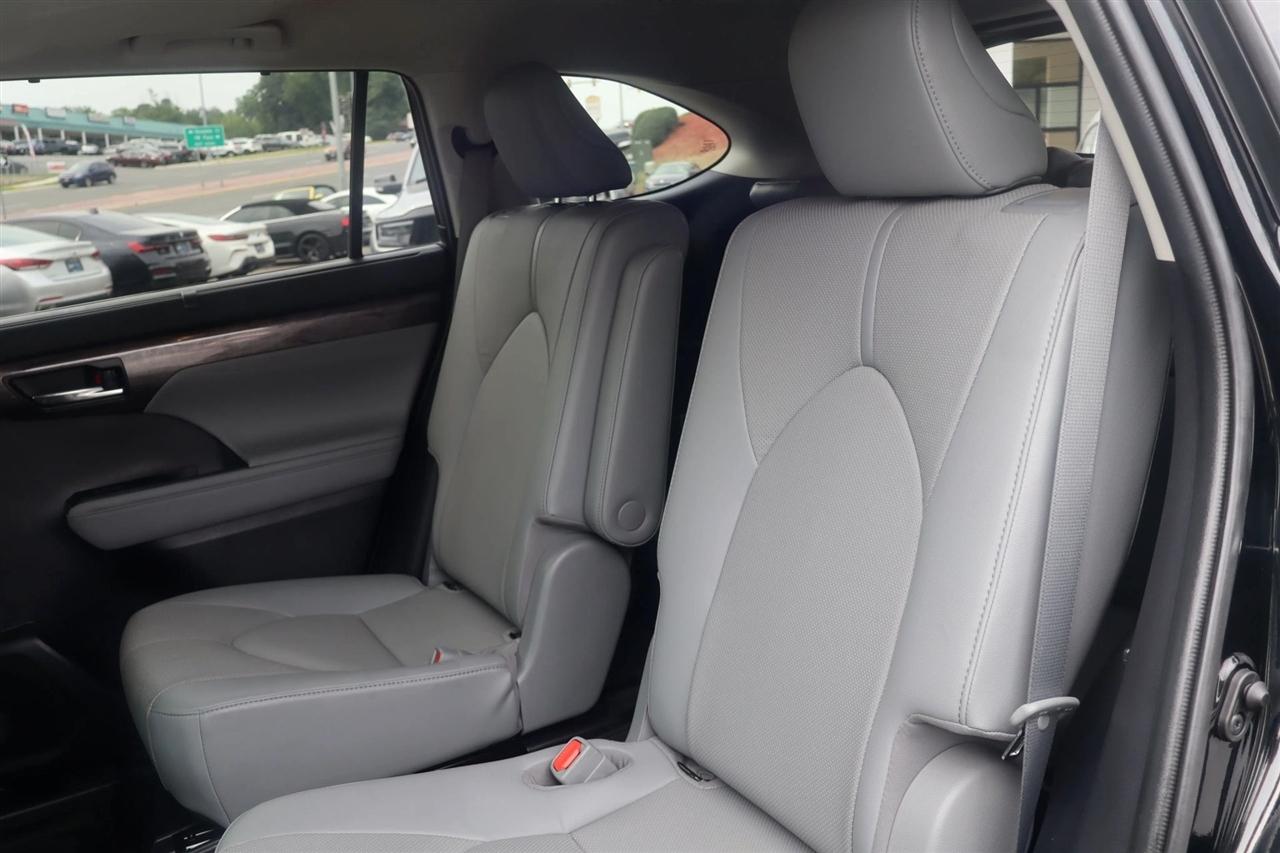 Toyota Highlander Limited AWD V6 2021