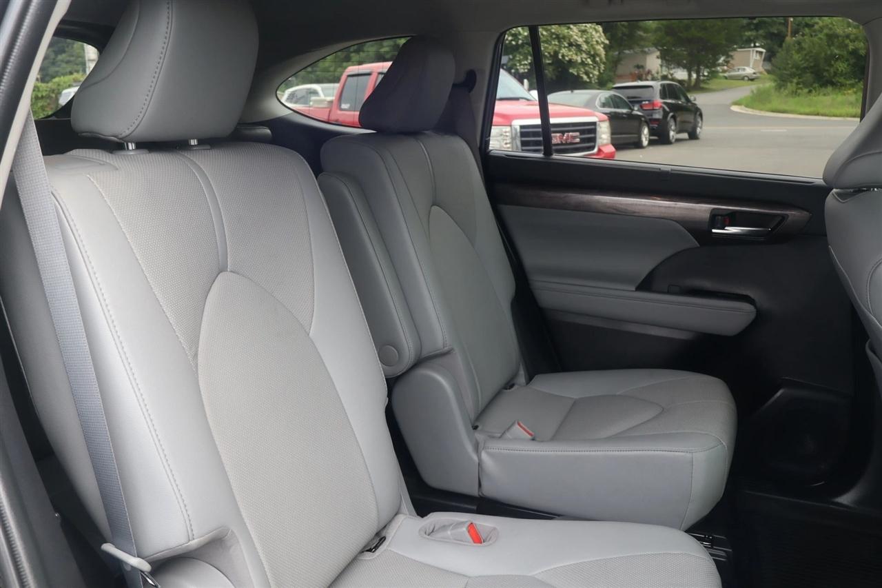 Toyota Highlander Limited AWD V6 2021