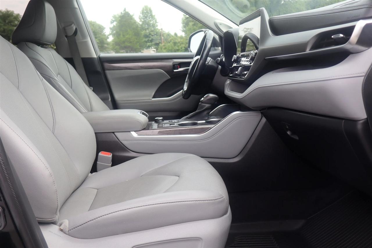 Toyota Highlander Limited AWD V6 2021