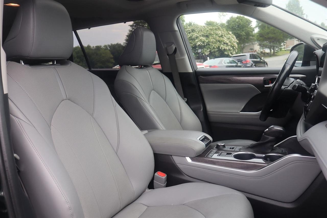 Toyota Highlander Limited AWD V6 2021