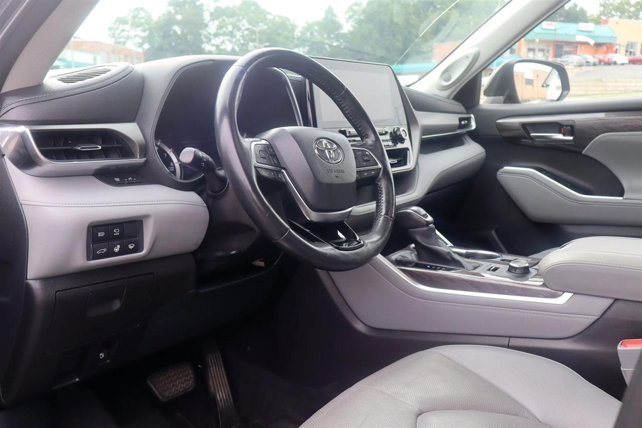 Toyota Highlander Limited AWD V6 2021