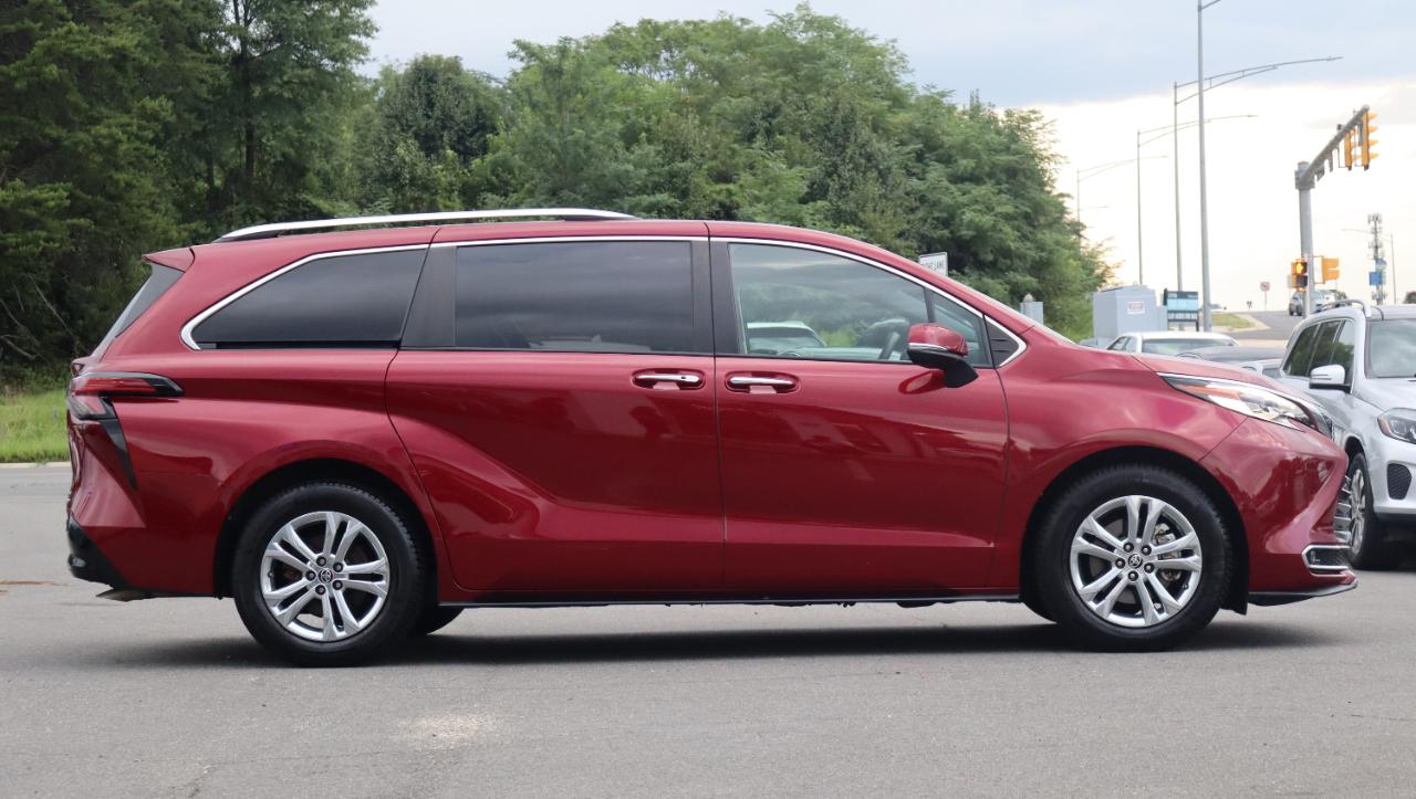 Toyota Sienna Platinum 7-Passenger AWD 2022
