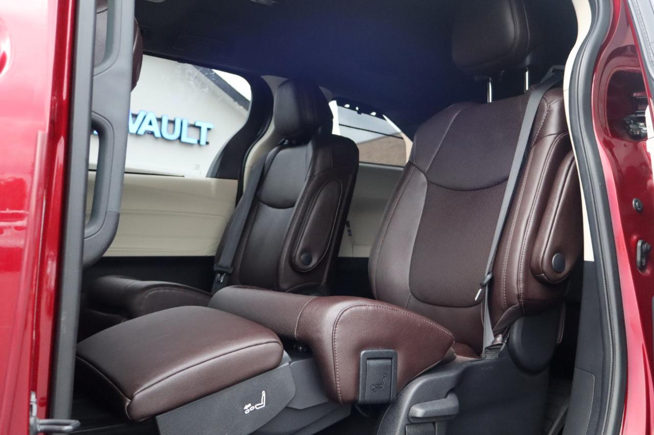 Toyota Sienna Platinum 7-Passenger AWD 2022