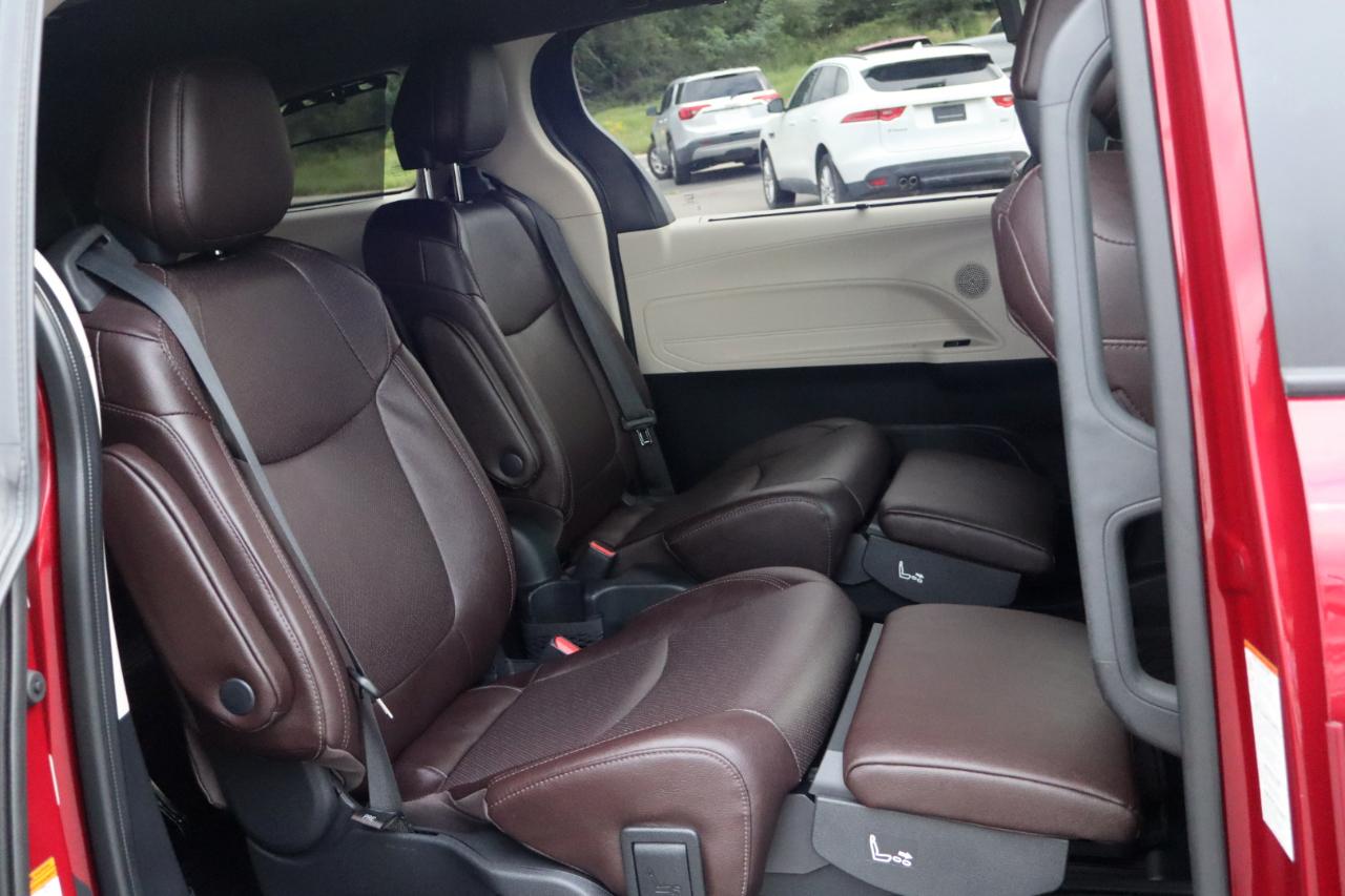 Toyota Sienna Platinum 7-Passenger AWD 2022