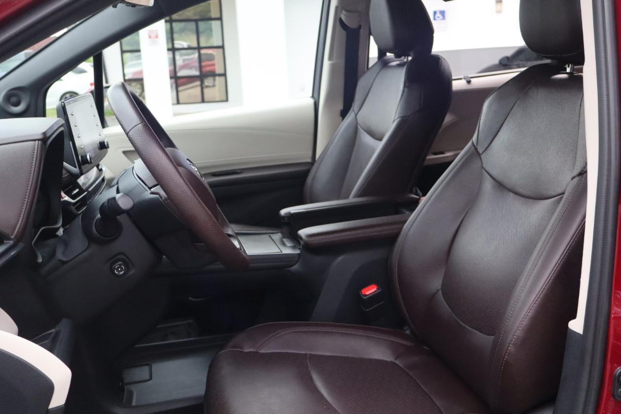 Toyota Sienna Platinum 7-Passenger AWD 2022