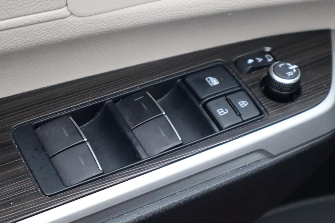 Toyota Sienna Platinum 7-Passenger AWD 2022