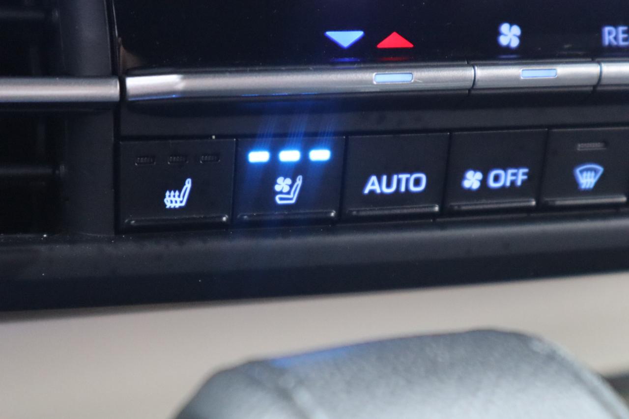 Toyota Sienna Platinum 7-Passenger AWD 2022