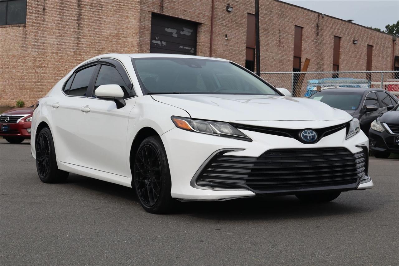 Toyota Camry Hybrid LE 2022