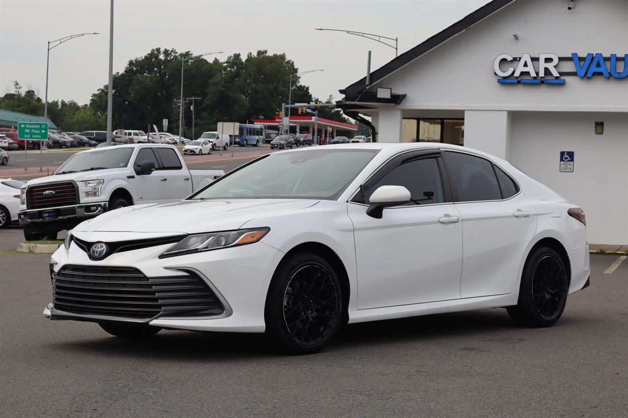 Toyota Camry Hybrid LE 2022