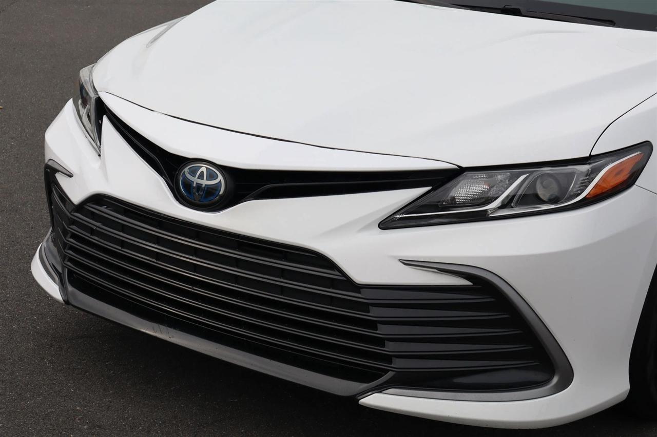 Toyota Camry Hybrid LE 2022