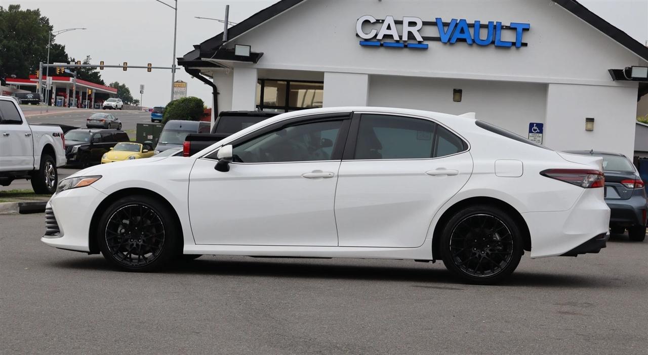 Toyota Camry Hybrid LE 2022