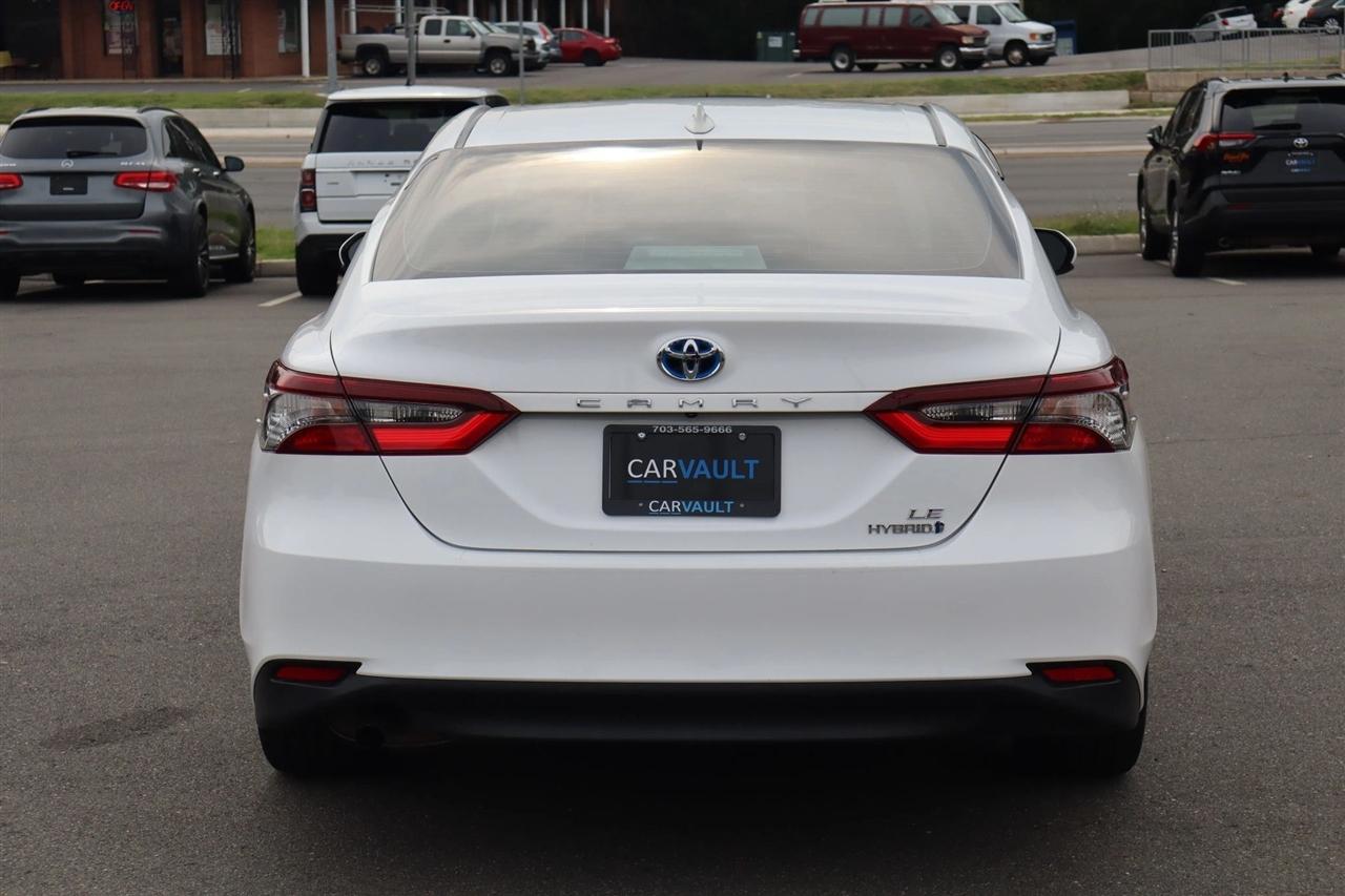 Toyota Camry Hybrid LE 2022