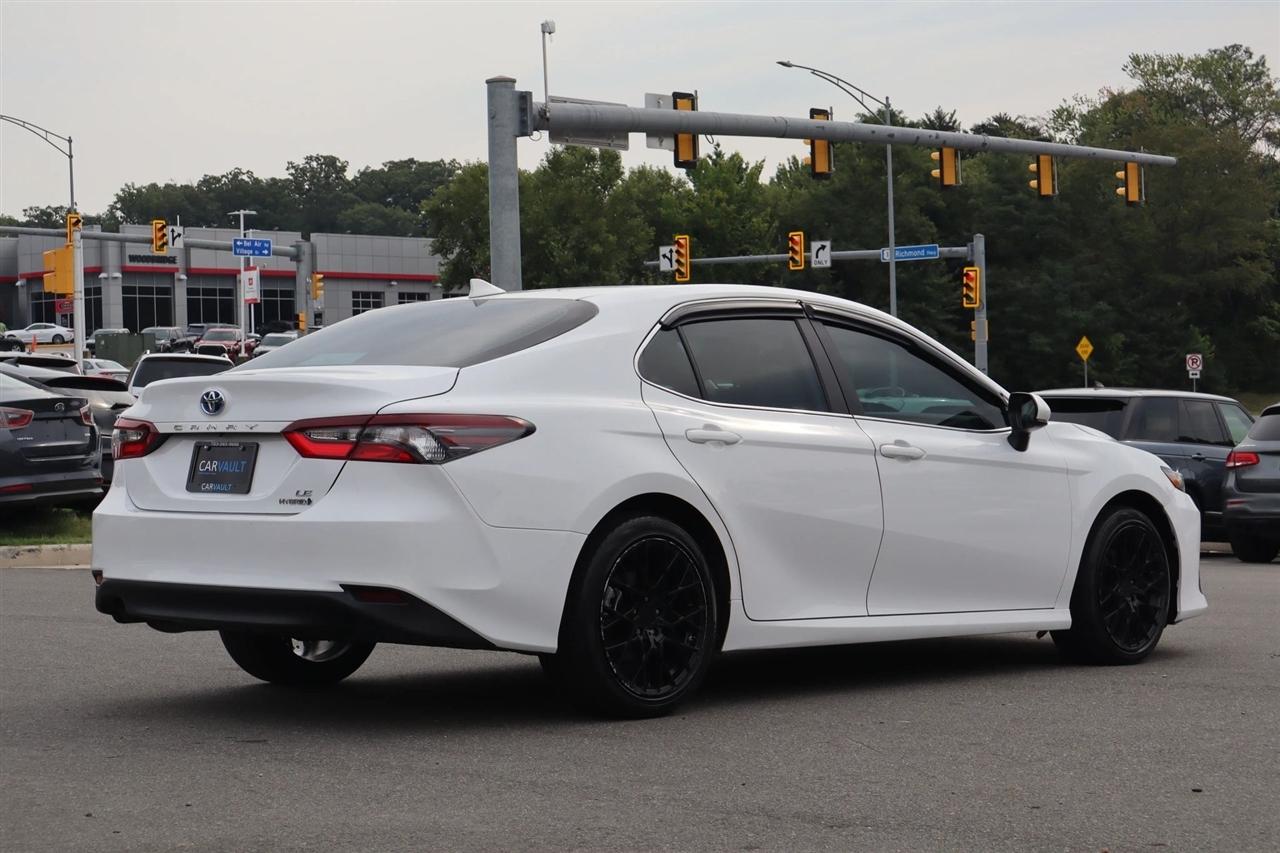 Toyota Camry Hybrid LE 2022