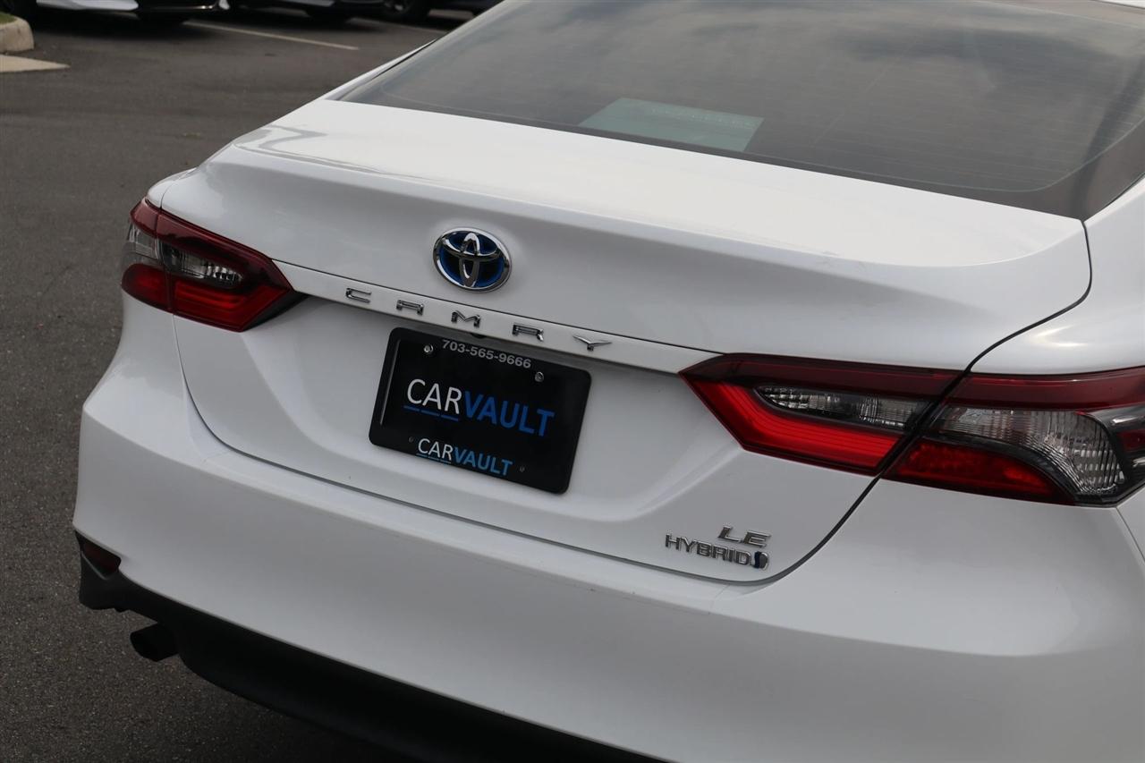 Toyota Camry Hybrid LE 2022