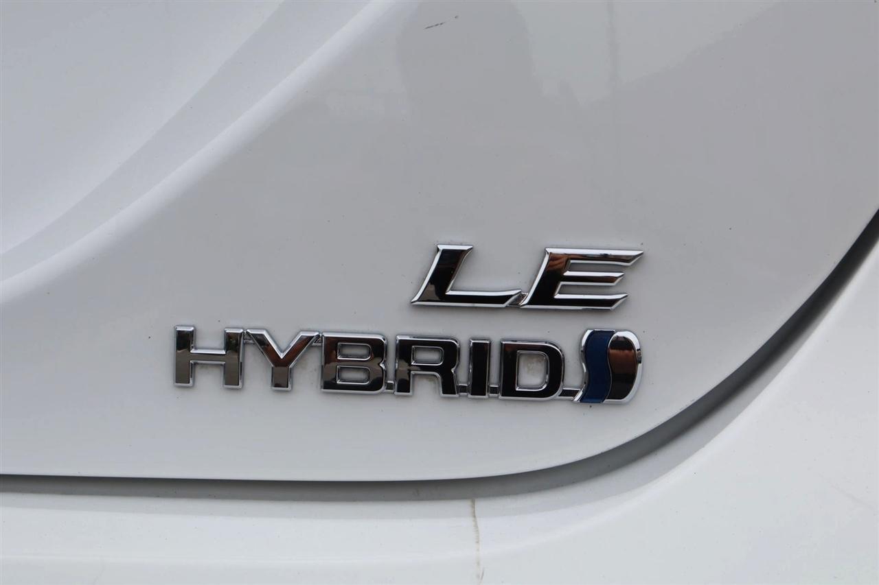 Toyota Camry Hybrid LE 2022