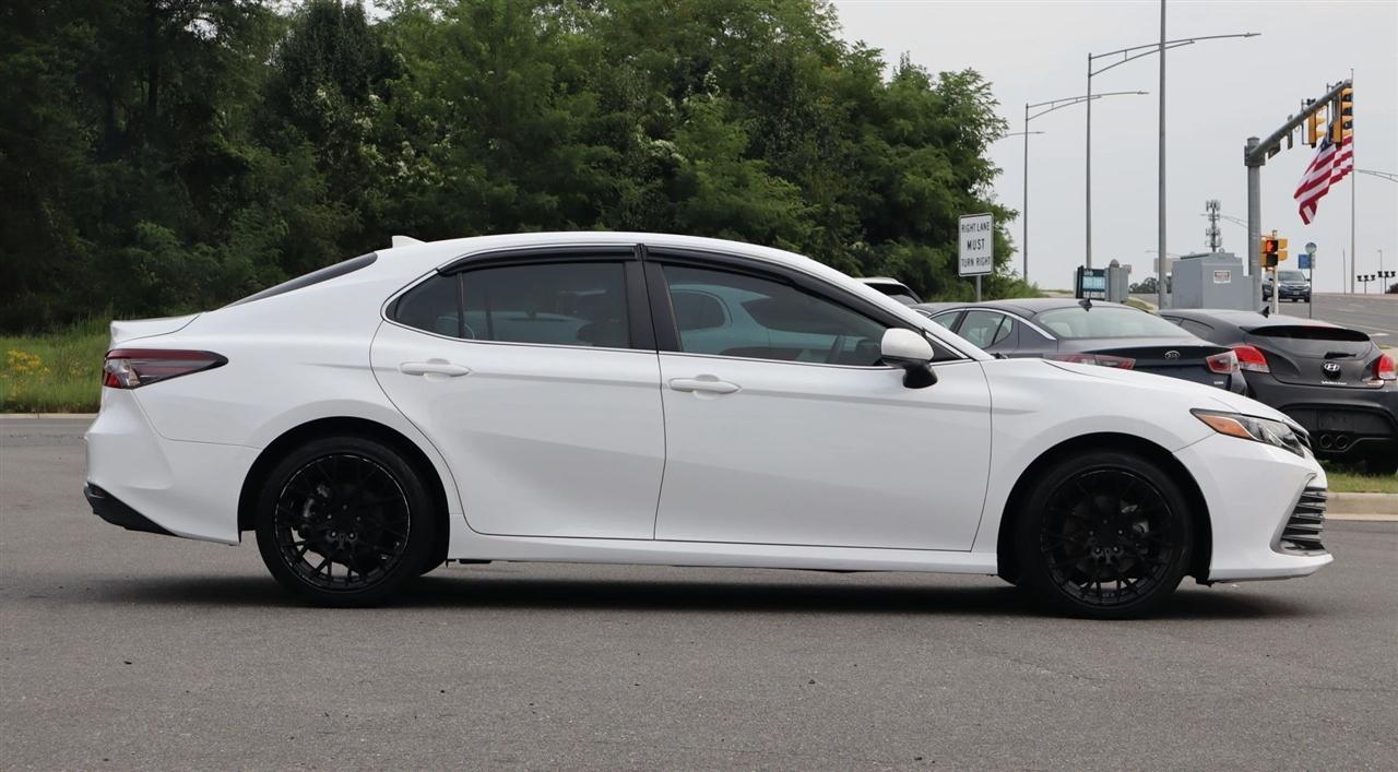 Toyota Camry Hybrid LE 2022
