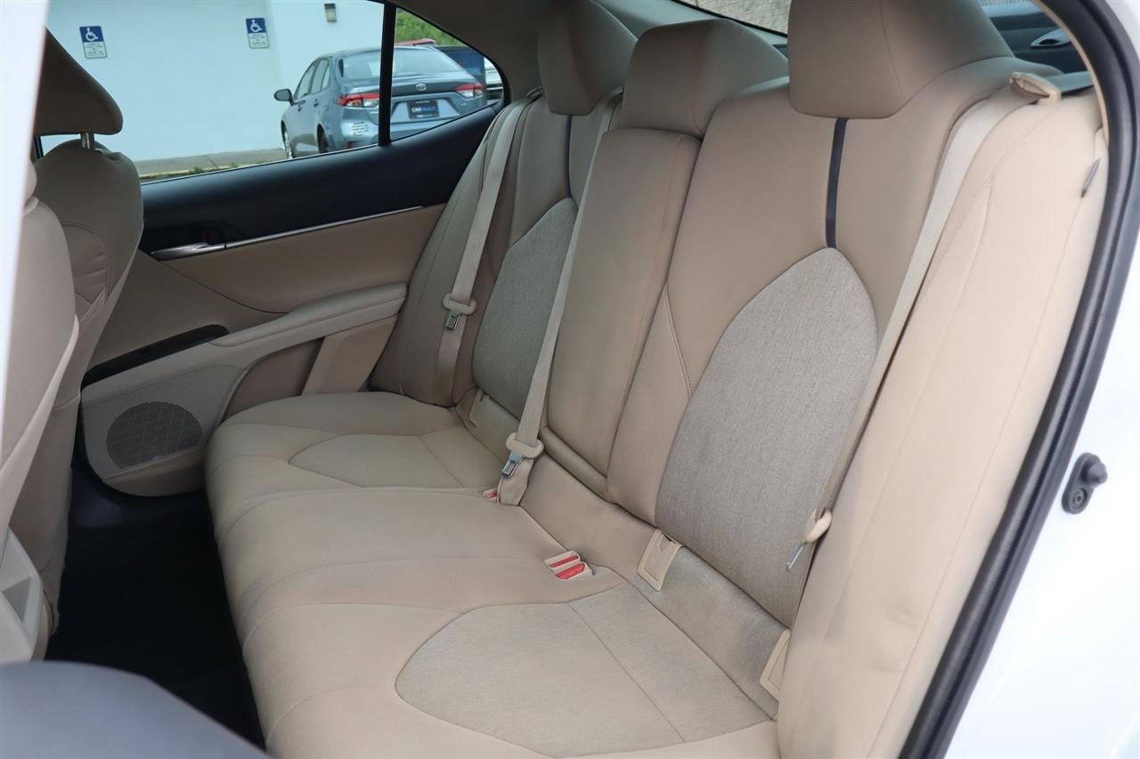 Toyota Camry Hybrid LE 2022