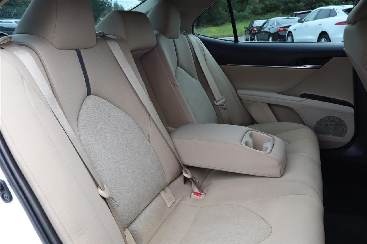 Toyota Camry Hybrid LE 2022